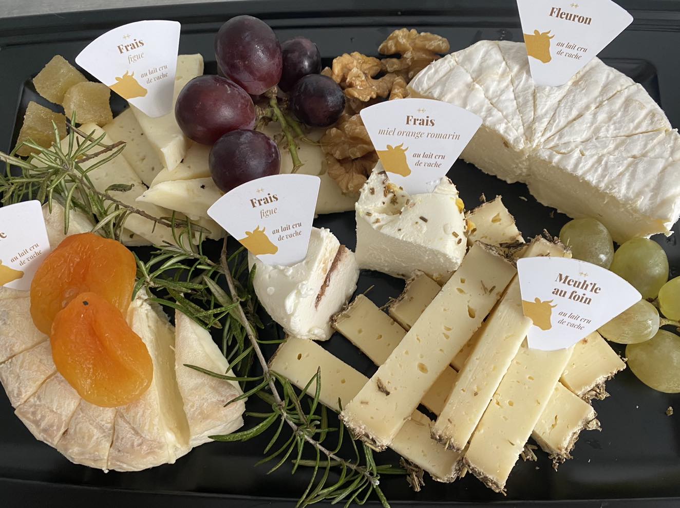 plateau de fromages provenant du marchand de fromage local