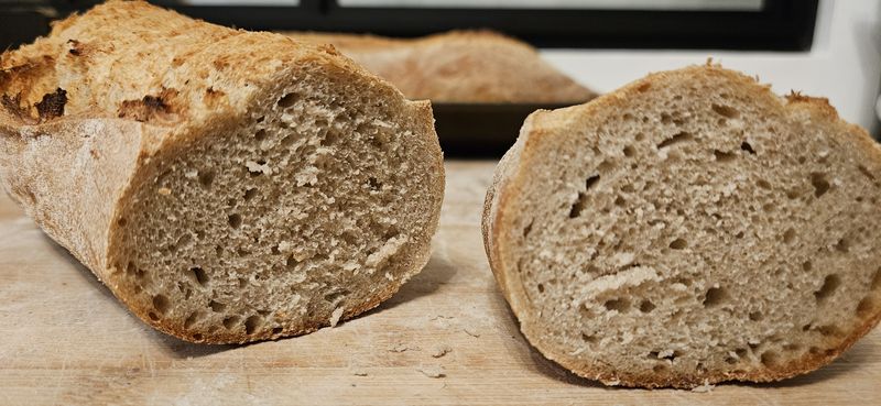 pain fait maison vue sur la mie de pain